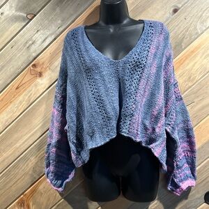 Free People Cropped  Slouchy Soft V-Neck Balloon Sleeve Multi Knit Sweater - S